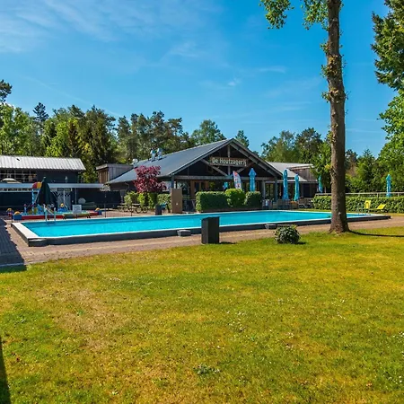 Modern Near De Veluwe National Park בקתה *